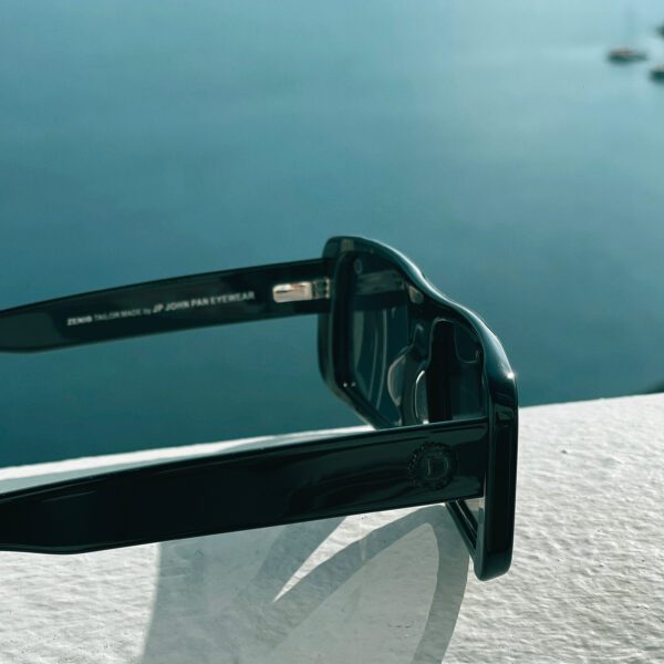 ZENIΘ Black Sunglasses Lifestyle