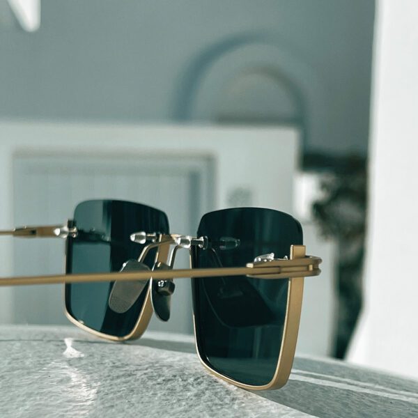 HYΠEΡION Gold Sunglasses Lifestyle